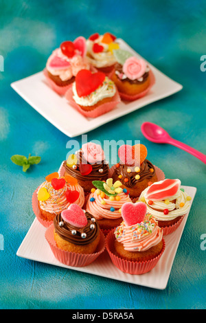 Verlieben Sie sich in Liebe Cupcakes. Rezept zur Verfügung. Stockfoto