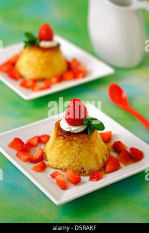 Erdbeeren-Flan. Rezept zur Verfügung. Stockfoto