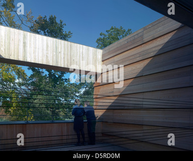 Pangbourne College, Pangbourne, Vereinigtes Königreich. Architekt: Mitchell Taylor Workshop 2012. Detail der Norden ausgerichtete Terrasse mit s Stockfoto