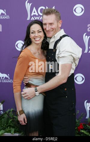 Las Vegas, Nevada, USA. 7. April 2013. Joey Martin Feek, Rory Lee Feek im Ankunftsbereich für 48th Annual Academy of Country Music (ACM) Awards - Ankunft 1, MGM Grand Garden Arena, Las Vegas, NV 7. April 2013. Foto von: James Atoa/Everett Collection / Alamy Live News Stockfoto