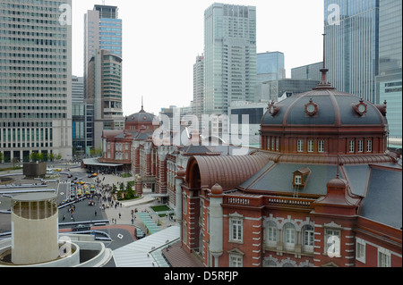 Der Blick vom Garten auf den 6. FloorMarunouchi Kitte. Stockfoto