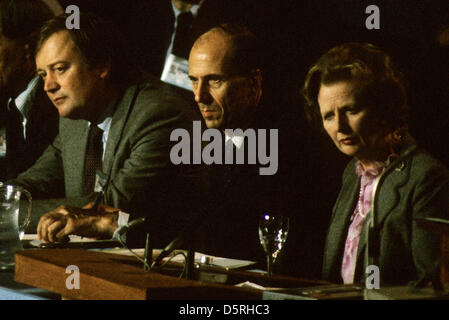 Archiv Bild: Premierministerin Margaret Thatcher mit (auf ihrer rechten Seite) Norman Tebbit, Ken Clarke bei konservativen Partei Konferenz 1985. Bildnachweis: Brian Harris/Alamy Live-Nachrichten Stockfoto