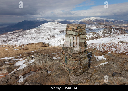 Der Gipfel-Trig Hochsitz und Ansicht Norden Richtung Skiddaw und Blencathra im Winter Seenplatte Cumbria UK Stockfoto