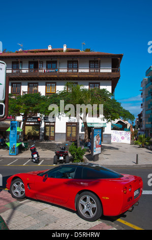 Roter Ferrari Auto Straße Calle del Pozo Puerto De La Cruz Stadt Teneriffa Insel der Kanarischen Inseln-Spanien-Europa Stockfoto