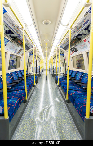 LONDON, UK - APRIL 07: Innere Leere Northern Line u-Bahn. 7. April 2013 in London. Stockfoto