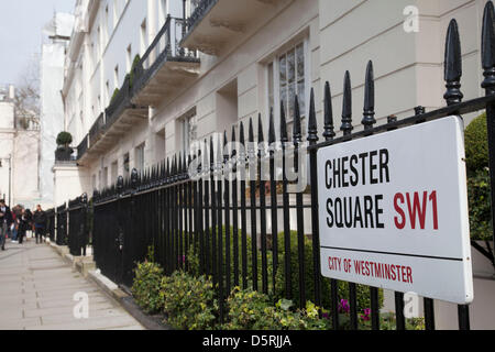 Londoner Residenz auf Chester Square der Baronin Margaret Thatcher nach der Bekanntgabe des Todes. Maggie Thatcher (87), auch bekannt als die "Eiserne Lady" britische Politik dominiert seit 20 Jahren. Stockfoto