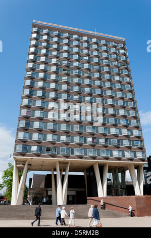 Brooke House ein 1960er Jahre Grade 2 aufgeführten Hochhaus im Stadtzentrum Basildon, Essex, England, UK Stockfoto