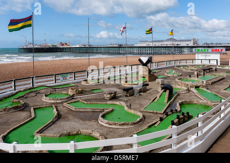 Die Minigolfanlage / Mini Golf an der Küste in Brighton, East Sussex, England, UK Stockfoto