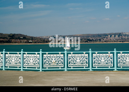 Yacht, murmelt, Swansea Bay, Wales. Stockfoto