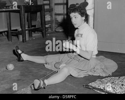 ANNETTE FUNICELLO, ein Gründungsmitglied der Mickey Mouse Club-Foto - Datei und Bildschirm-Symbol, in einer Reihe von 60er 'Strand' Filme mitgespielt, starb Montag, 8. April 2013 im Alter von 70 Jahren. Funicello erkrankte sie an Multipler Sklerose im Jahr 1987 und wurde ein Verfechter für die Behandlung der Krankheit. Bild: Sep 29, 2010 - Hollywood, Kalifornien, USA - undatierte Publicity Foto von ANNETTE FUNICELLO in ihre Mickey Mouse Club "Mouseketeer" einheitliche. (Kredit-Bild: © Globe Photos/ZUMAPRESS.com) Stockfoto