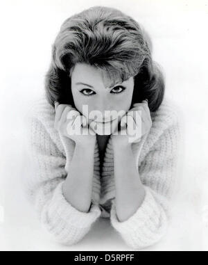 ANNETTE FUNICELLO, ein Gründungsmitglied der Mickey Mouse Club-Foto - Datei und Bildschirm-Symbol, in einer Reihe von 60er 'Strand' Filme mitgespielt, starb Montag, 8. April 2013 im Alter von 70 Jahren. Funicello erkrankte sie an Multipler Sklerose im Jahr 1987 und wurde ein Verfechter für die Behandlung der Krankheit. Bild: 27. Dezember 2004 - Hollywood, Kalifornien, USA - undatierte Publicity Foto von Annette Funicello. (Kredit-Bild: © Globe Photos/ZUMAPRESS.com) Stockfoto