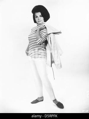 ANNETTE FUNICELLO, ein Gründungsmitglied der Mickey Mouse Club-Foto - Datei und Bildschirm-Symbol, in einer Reihe von 60er 'Strand' Filme mitgespielt, starb Montag, 8. April 2013 im Alter von 70 Jahren. Funicello erkrankte sie an Multipler Sklerose im Jahr 1987 und wurde ein Verfechter für die Behandlung der Krankheit. Bild: 20. Juni 2011 - Hollywood, Kalifornien, USA - undatierte Publicity Foto von ANNETTE FUNICELLO. (Kredit-Bild: © Globe Photos/ZUMAPRESS.com) Stockfoto