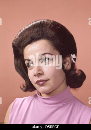 ANNETTE FUNICELLO, ein Gründungsmitglied der Mickey Mouse Club-Foto - Datei und Bildschirm-Symbol, in einer Reihe von 60er 'Strand' Filme mitgespielt, starb Montag, 8. April 2013 im Alter von 70 Jahren. Funicello erkrankte sie an Multipler Sklerose im Jahr 1987 und wurde ein Verfechter für die Behandlung der Krankheit. Bild: 26. September 2012 - Hollywood, Kalifornien, USA - undatierte Publicity Foto von ANNETTE FUNICELLO. (Kredit-Bild: © Globe Photos/ZUMAPRESS.com) Stockfoto