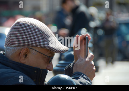 "Sightseer" auf dem Trafalgar Square, ein Foto mit einem Kamera-Handy. Stockfoto