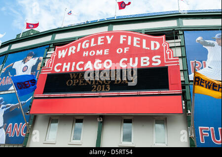 Chicago, USA. 8. April 2013. Wrigley Field in Chicago auf der 2013 Hauptliga-Baseball zu Hause Opener. Bildnachweis: Max Herman/Alamy Live-Nachrichten Stockfoto