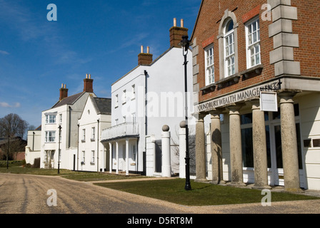 Herzogtum Cornwall Estate. Poundbury Village ist eine neue Stadtentwicklung auf dem Herzogtum Cornwall Estate. Dorchester Dorset „Wealth Management Shop“ 2000s, 2013 UK HOMER SYKES Stockfoto