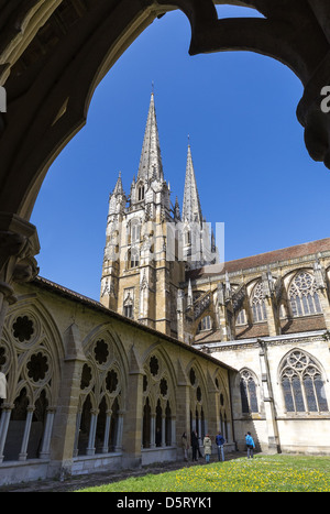 Die Kathedrale Sainte-Marie in Bayonne, Aquitaine, Südwest-Frankreich Stockfoto