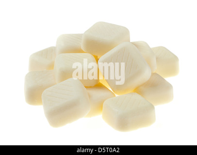 Weiße Schokolade Stücke isoliert auf weißem Hintergrund. Stockfoto