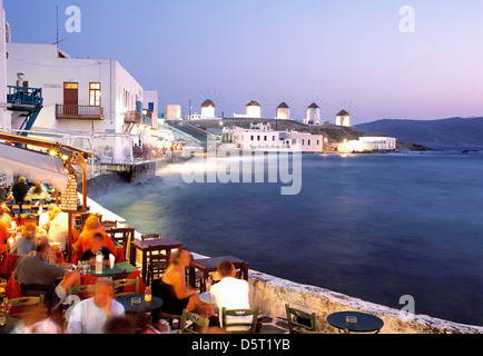 Tavernen am Sonnenuntergang Mykonos griechische Inseln Hellas Stockfoto