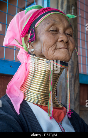 Padaung Dame mit gestreckten Hals Bänder Stockfoto