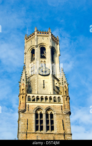 antiken mittelalterlichen Turm mit Uhr in Brügge, Belgien Stockfoto