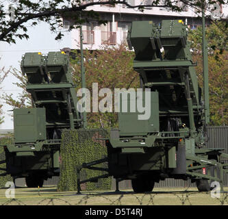 Tokio, Japan. 9. April 2013. Mitglieder der Japan Selbstverteidigungskräfte bereitstellen Patriot Advanced Capability-3 (PAC-3) Raketen auf das Verteidigungsministerium auf Dienstag, 9. April 2013 in Tokio, Japan. (Bild Kredit: Kredit: Koichi Kamoshida/Jana Press/ZUMAPRESS.com/Alamy Live-Nachrichten) Stockfoto