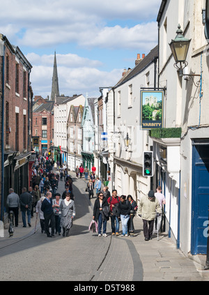 Touristen zu Fuß bis Saddler Street Durham City Nord-Ost England UK Stockfoto