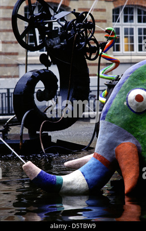 Igor Stravinsky-Brunnen aus den Werken des Komponisten Igor Stravinsky Bildhauer Jean Tinguely und Niki de Saint Phalle, neben dem Centre Pompidou in Paris Frankreich Stockfoto