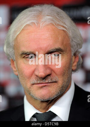 Leverkusens Sportdirektor Rudi Voeller besucht die Pressekonferenz von Bayer 04 Leverkusen vor der Europa-League-Partie gegen FC Metalist Kharkiv in Leverkusen, Deutschland, 21. November 2012. Foto: DANIEL NAUPOLD Stockfoto