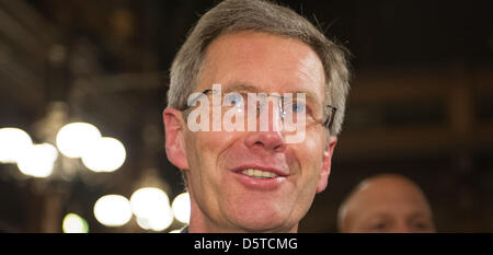 Der ehemalige deutsche Bundespräsident Christian Wulff sitzt in der Assembly Hall der Universität Heidelberg in Heidelberg, Deutschland, 21. November 2012. Klonsoldaten liefert seine erste große öffentliche Rede dort seit seinem Rücktritt als Bundespräsident auf Einladung der Hochschule für jüdische Studien vor neun Monaten. Foto: UWE ANSPACH Stockfoto