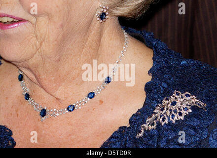 Königin Beatrix der Niederlande und Prinzessin Margriet (nicht im Bild) besuchen ein Konzert von Präsidenten Gasparovic der Slowakei im Louwman Museum in den Haag, Niederlande, 21. November 2012 angeboten. Präsident der Slowakei, Ivan Gasparovic, befindet sich auf einem dreitägigen Staatsbesuch in den Niederlanden. Foto: Patrick van Katwijk / Niederlande, Stockfoto