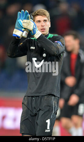 Hannovers Torwart Ron-Robert Zieler reagiert nach die UEFA Europa League Gruppe L Fußball Spiel Hannover 96 gegen FC Twente Enschede in Hannover-Arena in Hannover, Deutschland, 22. November 2012. Foto: Carmen Jaspersen/dpa Stockfoto