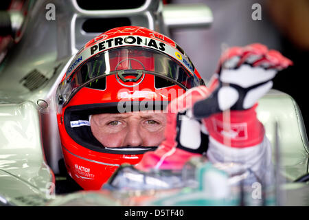 Deutsche Formel1 Rennfahrer Michael Schumacher von Mercedes AMG bereitet sich auf einen Lauf während des ersten Trainings auf dem Autodromo Jose Carlos Pace in Sao Paulo, Brasilien, 23. November 2012. Die Formel 1 Grand Prix von Brasilien stattfinden am 25. November 2012. Foto: David sollte/Dpa +++(c) Dpa - Bildfunk +++ Stockfoto