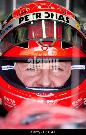 Deutsche Formel1 Rennfahrer Michael Schumacher von Mercedes AMG bereitet sich auf einen Lauf während des ersten Trainings auf dem Autodromo Jose Carlos Pace in Sao Paulo, Brasilien, 23. November 2012. Die Formel 1 Grand Prix von Brasilien stattfinden am 25. November 2012. Foto: David sollte/Dpa +++(c) Dpa - Bildfunk +++ Stockfoto