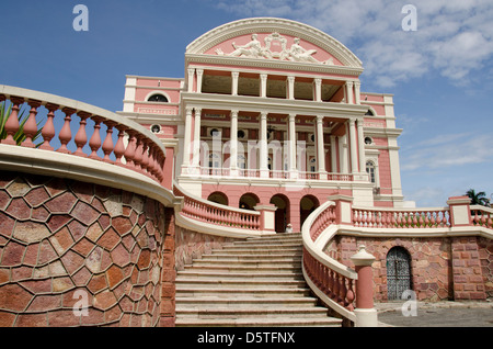 Brasilien, Amazonas, Manaus. Historische Manaus Opera House (aka Teatro Amazonas), ca. 1882, im neoklassischen Stil erbaut. Stockfoto