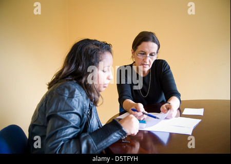 Ein neues mentoring Programm begann der Universität Mohammed V Souissi wo Studentinnen Ratschläge für ihr berufliches Leben gelangen Stockfoto