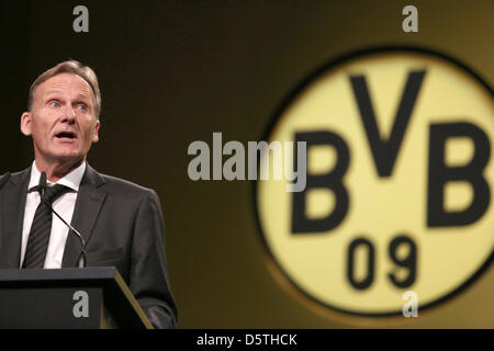 Borussia Dortmund CEO Hans-Joachim Watzke hält eine Rede auf der Club Generalversammlung auf Westfalenhalle in Dortmund, Deutschland, 25. November 2012. BVB Dortmund hat seine Mitglieder zur jährlichen Generalversammlung eingeladen. Foto: Kevin Kurek Stockfoto