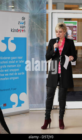 Den Haag, 26.11.2012 HRH Prinzessin Laurentien Led von Prinzessin Laurentien, Gründer der fehlende Kapitel Stiftung, Kinder Gespräche mit Entscheidungsträgern, sie denken anders im Vorfeld des Klimagipfels in Katar zu begeistern. Albert Philip van der Werf RPE/Niederlande Stockfoto