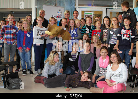 Den Haag, 26.11.2012 HRH Prinzessin Laurentien Led von Prinzessin Laurentien, Gründer der fehlende Kapitel Stiftung, Kinder Gespräche mit Entscheidungsträgern, sie denken anders im Vorfeld des Klimagipfels in Katar zu begeistern. Albert Philip van der Werf RPE/Niederlande Stockfoto