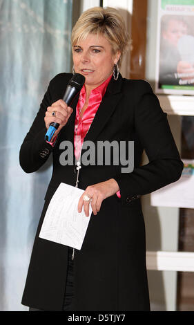 Den Haag, 26.11.2012 HRH Prinzessin Laurentien Led von Prinzessin Laurentien, Gründer der fehlende Kapitel Stiftung, Kinder Gespräche mit Entscheidungsträgern, sie denken anders im Vorfeld des Klimagipfels in Katar zu begeistern. Albert Philip van der Werf RPE/Niederlande Stockfoto