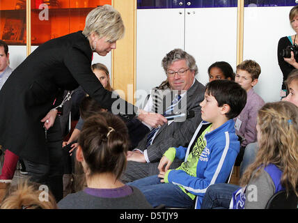 Den Haag, 26.11.2012 HRH Prinzessin Laurentien Led von Prinzessin Laurentien, Gründer der fehlende Kapitel Stiftung, Kinder Gespräche mit Entscheidungsträgern, sie denken anders im Vorfeld des Klimagipfels in Katar zu begeistern. Albert Philip van der Werf RPE/Niederlande Stockfoto