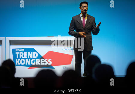 Der deutsche Wirtschaftsminister Philipp Roesler spricht auf dem Bitkom-Trend-Kongress in Berlin, Deutschland, 27. November 2012. Der Bundesverband Informationswirtschaft, Telekommunikation und neue Medien (Bitkom) Disusses Zukunftstrends der ITK-Branche auf dem Kongress. Foto: MICHAEL KAPPELER Stockfoto