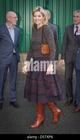 Prinzessin Maxima der Niederlande besucht die Präsentation des Aktionsplans funktioniert lernen Jobs in der Heineken-Fabrik in's-Hertogenbosch, Niederlande, 27. November 2012. Foto: Patrick van Katwijk - Niederlande Stockfoto