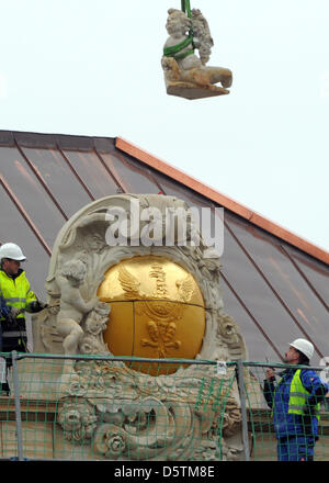 Die Kartusche Wappen Schlesiens ist in den neuen Landtag in Potsdam, Deutschland, 28. November 2012 installiert. Die rekonstruierte Wappen von Schlesien, Preußen und Brandenburg sind die südliche Fassade des Gebäudes befestigt. Foto: Bernd Settnik Stockfoto