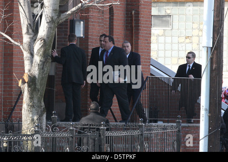 Gouverneur von New Jersey Chris Christie die Beerdigung von Whitney Houston der New Hope Baptist Church in Newark. New Jersey, USA- Stockfoto