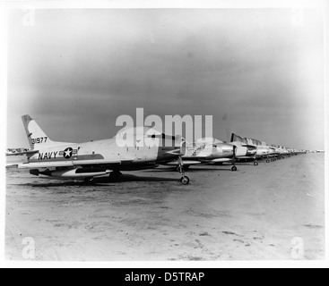 North American FJ-2 "Furys" im Litchfield Park, AZ militärischen Speicher / Talon. Stockfoto