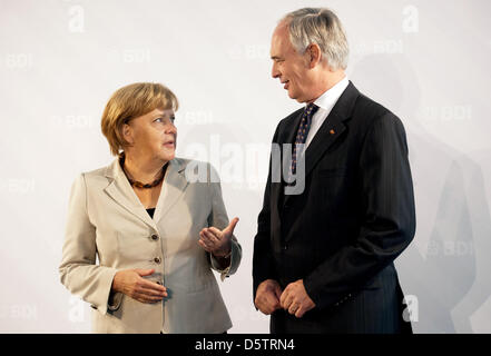 Bundeskanzlerin Angela Merkel und BDI-Präsident Hans-Peter Keitel Teilnahme an der Generalversammlung der Föderation der deutschen Industrie (BDI) in Berlin, Deutschland, 25. September 2012. Foto: MAURIZIO GAMBARINI Stockfoto