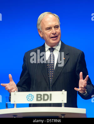 BDI-Präsident Hans-Peter Keitel hält eine Rede während der Generalversammlung der Föderation der deutschen Industrie (BDI) in Berlin, Deutschland, 25. September 2012. Foto: MAURIZIO GAMBARINI Stockfoto