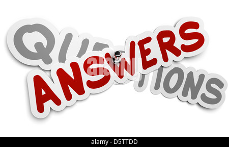Eine Antwort Aufkleber befestigt mit einer Reißzwecke über einem grauen Wort Fragen, weißer Hintergrund, FAQ-Konzept Stockfoto
