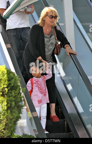 Erna Klum und Lou Sulola gelten in Brentwood, Los Angeles, Kalifornien - 10.03.12 Mittagessen unterwegs Stockfoto